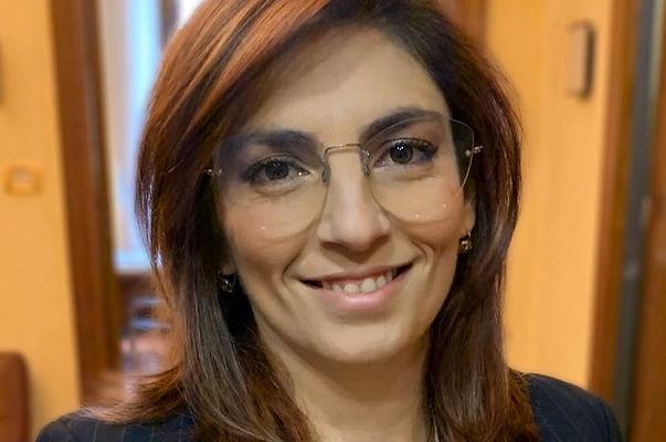 Laura Castelli: minacce di morte e insulti dopo il suo intervento sui ristoranti