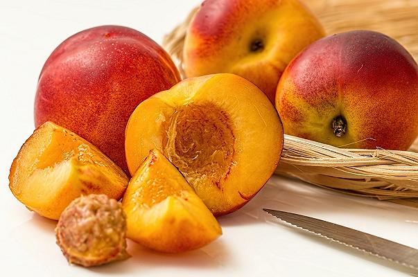 Frutta: calo del 30% per pesche e nettarine a causa del maltempo