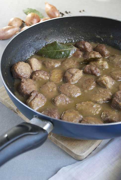 Polpette in umido al vino rosso con scalogno