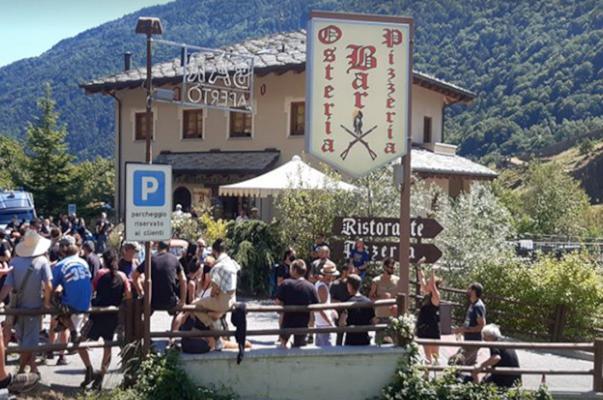 Exilles: quadro di Mussolini in un’osteria, tenta di toglierlo e viene aggredito