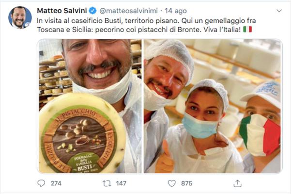 Matteo Salvini in visita a un caseificio senza mascherina: è polemica