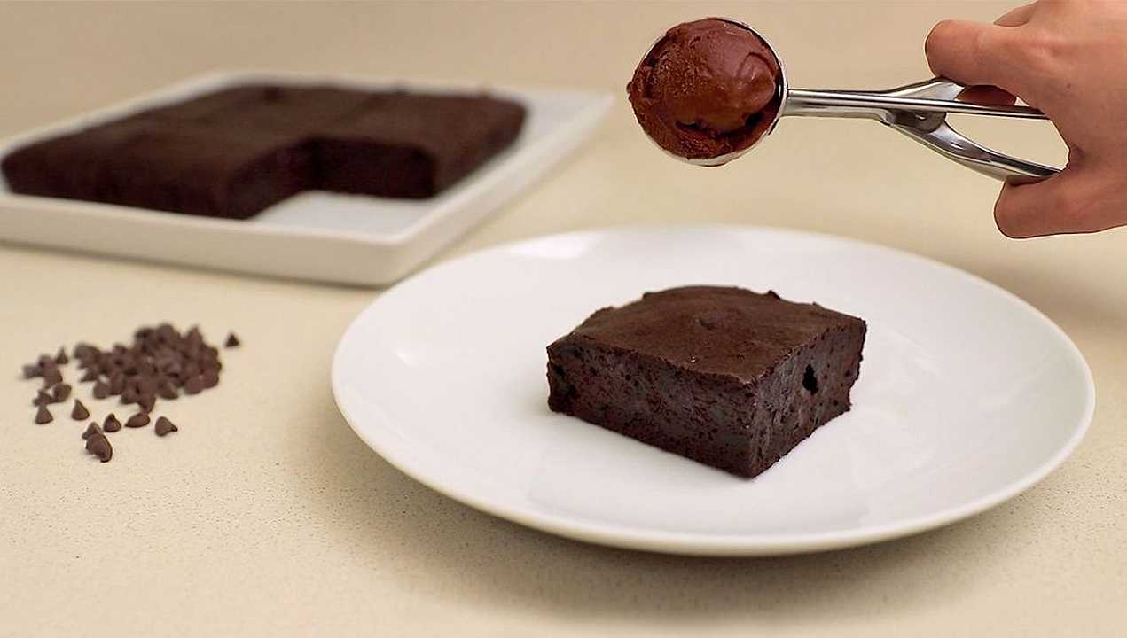 Brownies al cioccolato con gelato