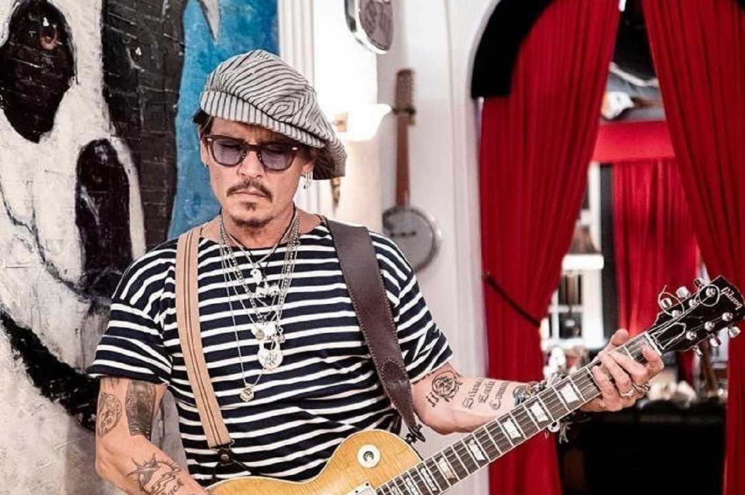 Johnny Depp si dedica alla coda alla vaccinara all’Osteria Romana di Londra