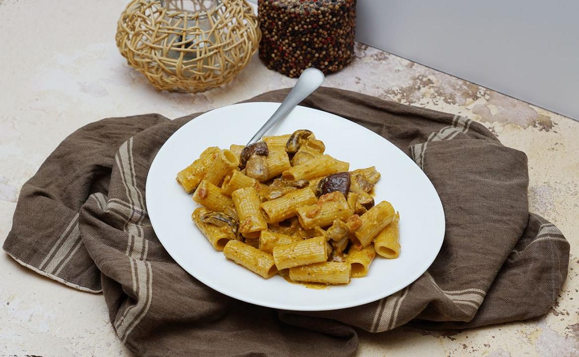 Pasta al pesto con funghi porcini Dissapore