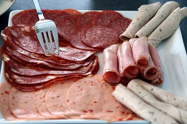 Francia, le autorità sanitarie confermano il legame tra salumi e il cancro al colon