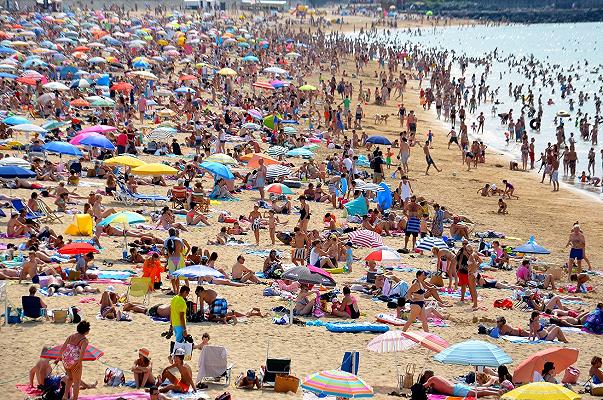 Ferragosto 2020: stop alla movida, spiagge chiuse e divieto di pic-nic in molte regioni