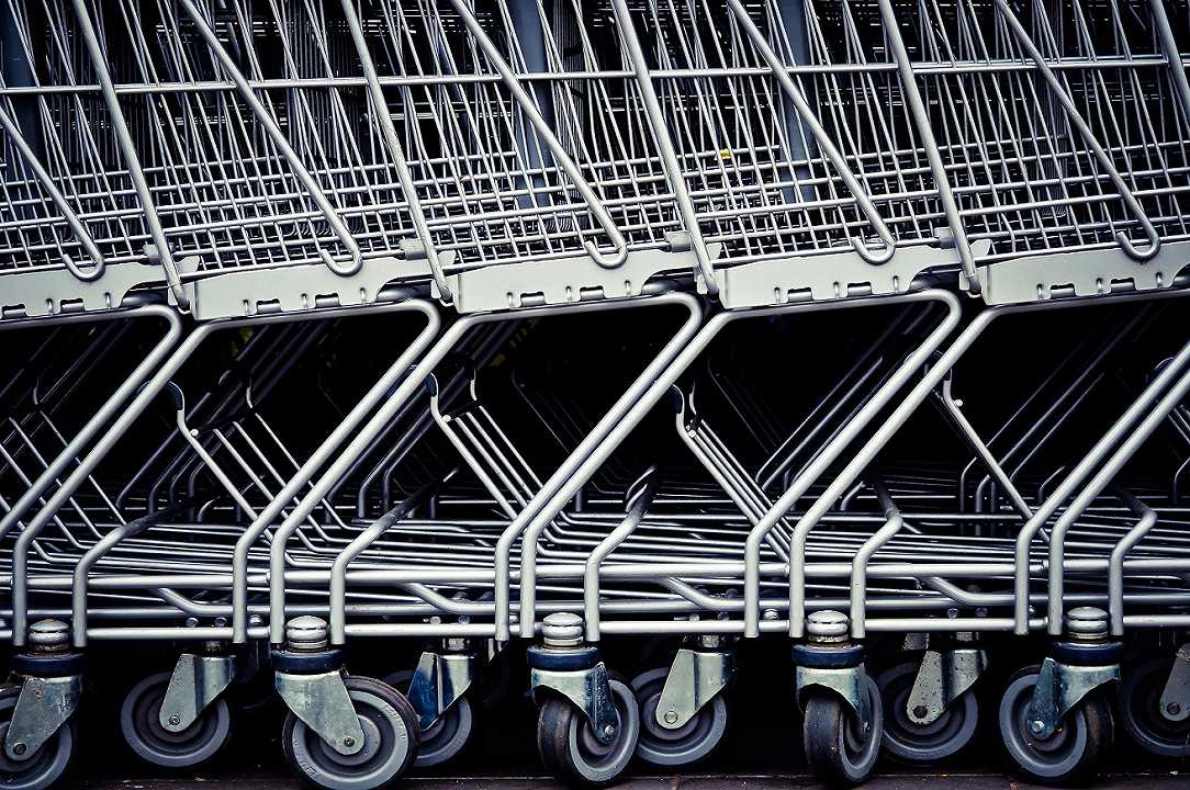 Supermercati: maxi rissa alla cassa di un discount di Belluno, “Sei troppo vicino”
