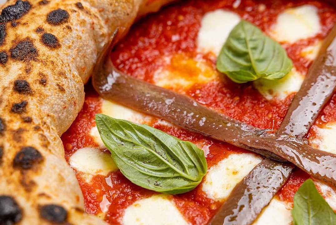 Pizzeria Piccolo Buco a Roma: recensione di un “canotto” a Trevi