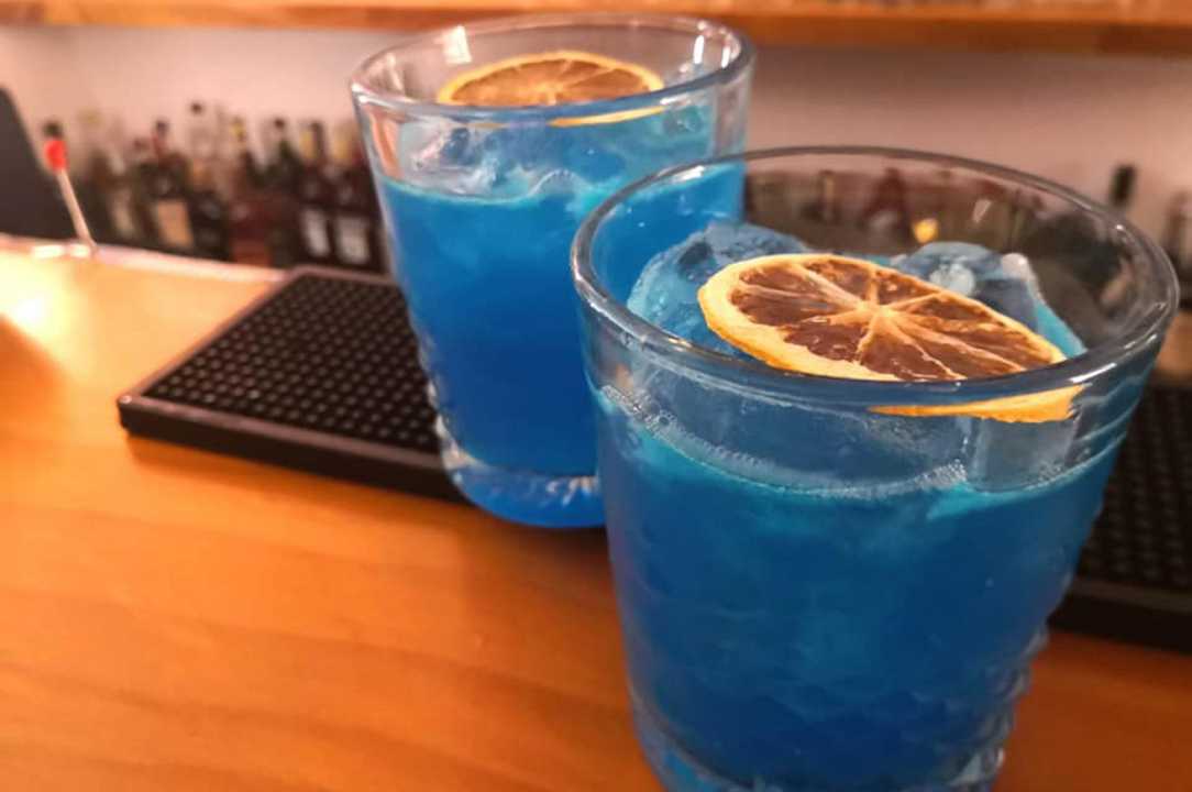 Cocktail bar chiuso per minacce dopo aver messo il limite di tre drink a cliente
