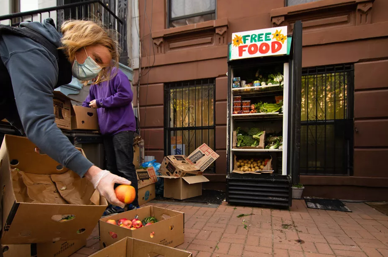 Community Fridge i frigoriferi a Brooklyn per donare il cibo ai più bisognosi