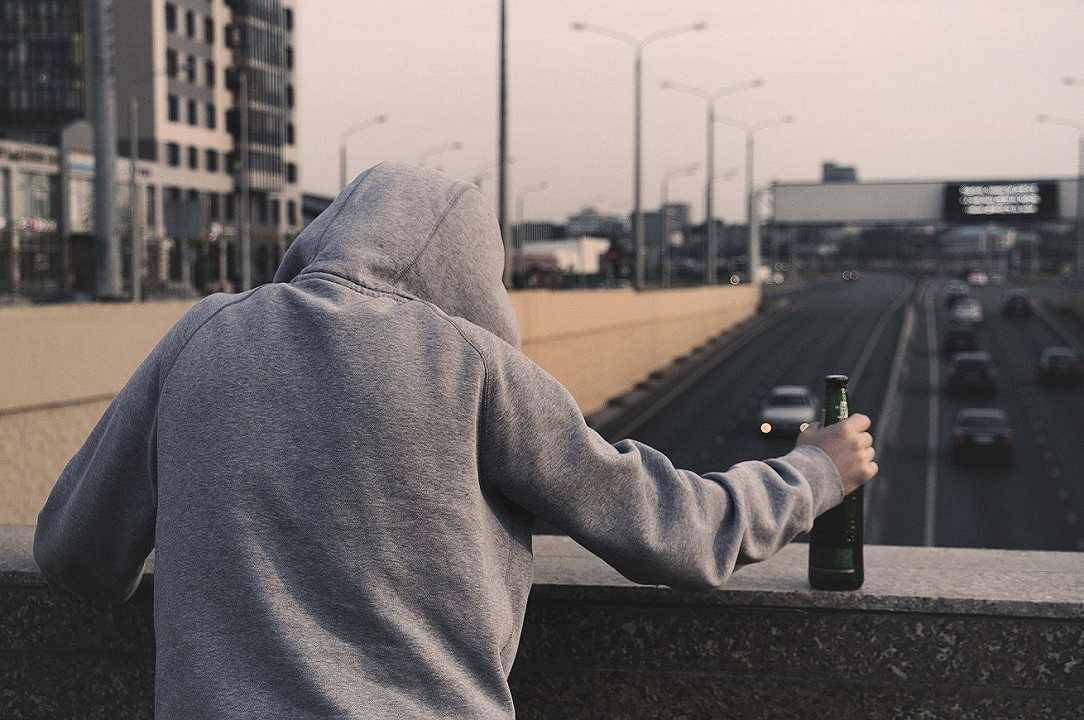 Napoli: per Gaetano Manfredi la vendita di alcol ai minorenni è una “reale emergenza”