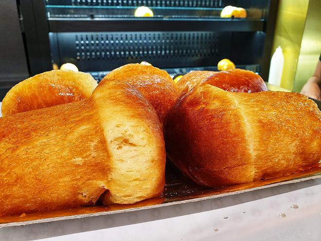 Pasticceria Bar al Capriccio; Napoli; Babà