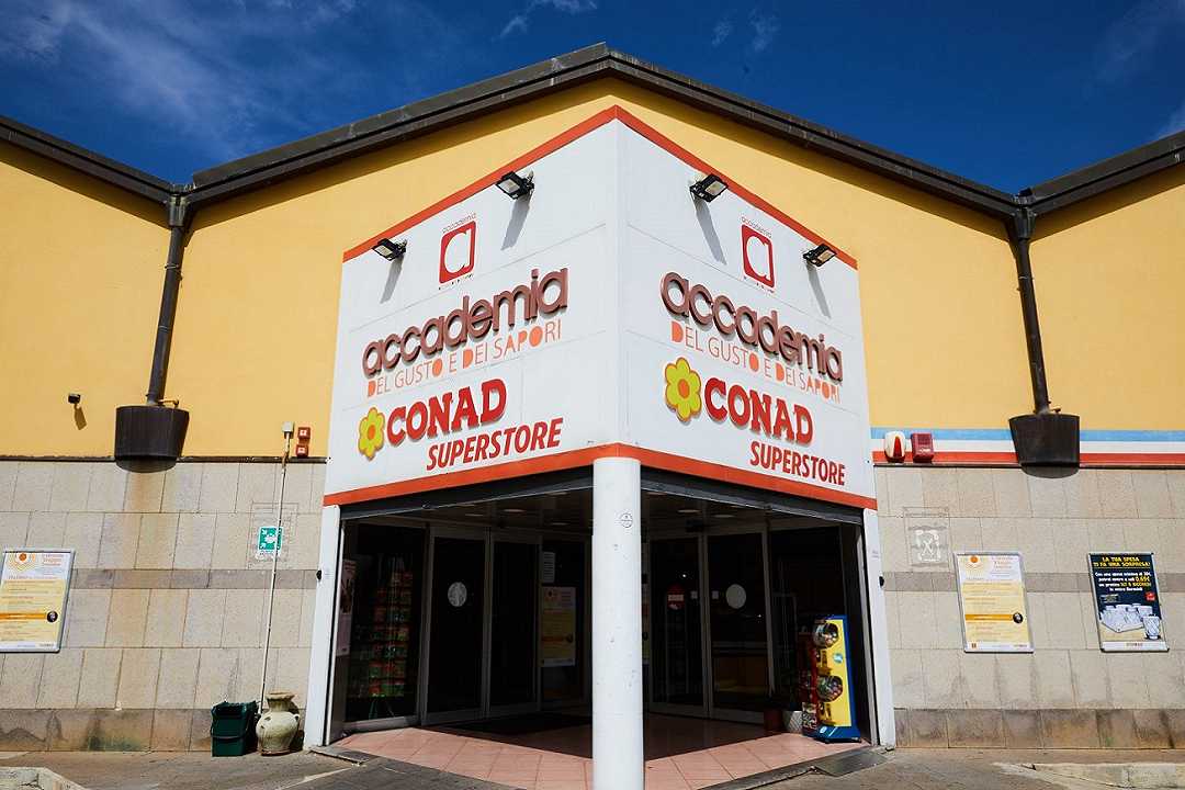 Supermercati: Conad offre le sue strutture per vaccinare 65mila dipendenti