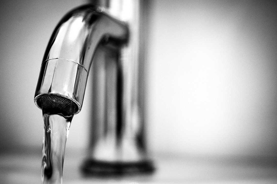 Belluno: acqua del rubinetto contaminata da Salmonella, per berla bisogna bollirla