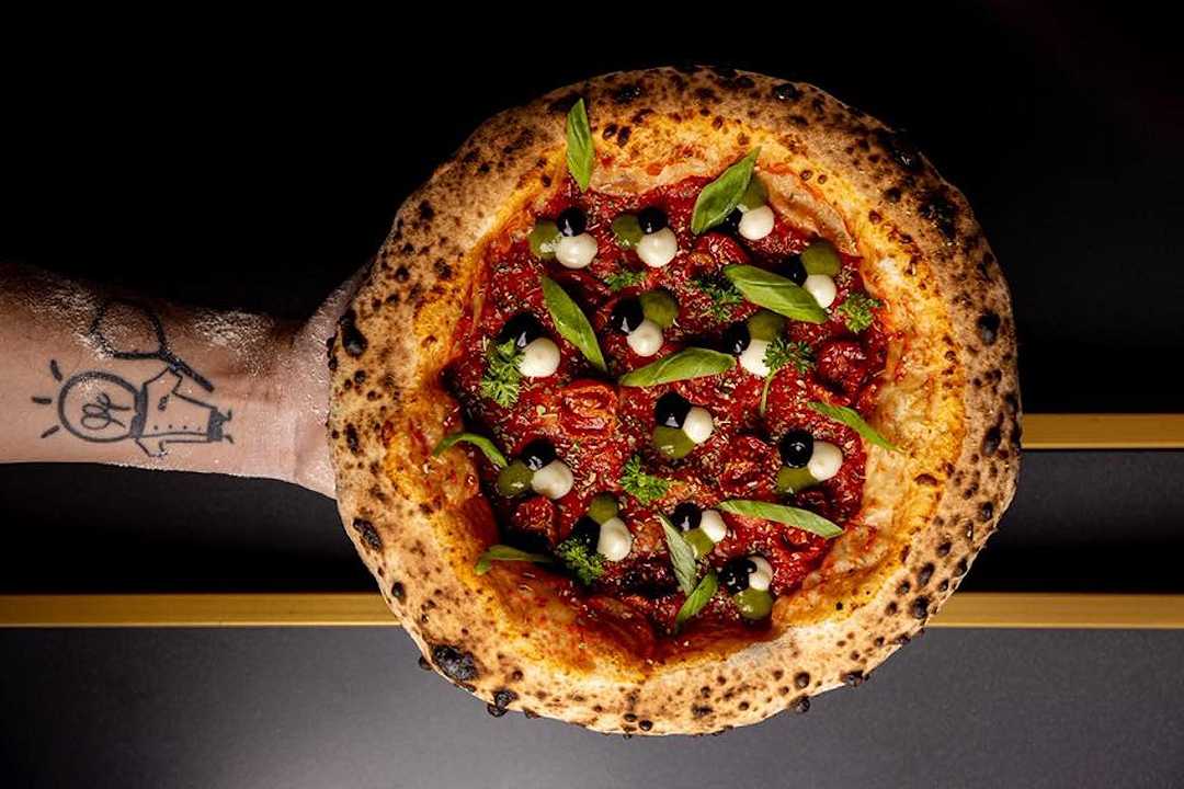 Pizzerie di Roma aperte a pranzo: 11 indirizzi da provare se la pizza d’asporto ti rende triste