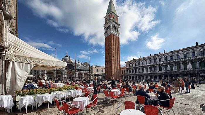 Anche Raffaele Alajmo se la prende con Venezia, e passa alle maniere forti