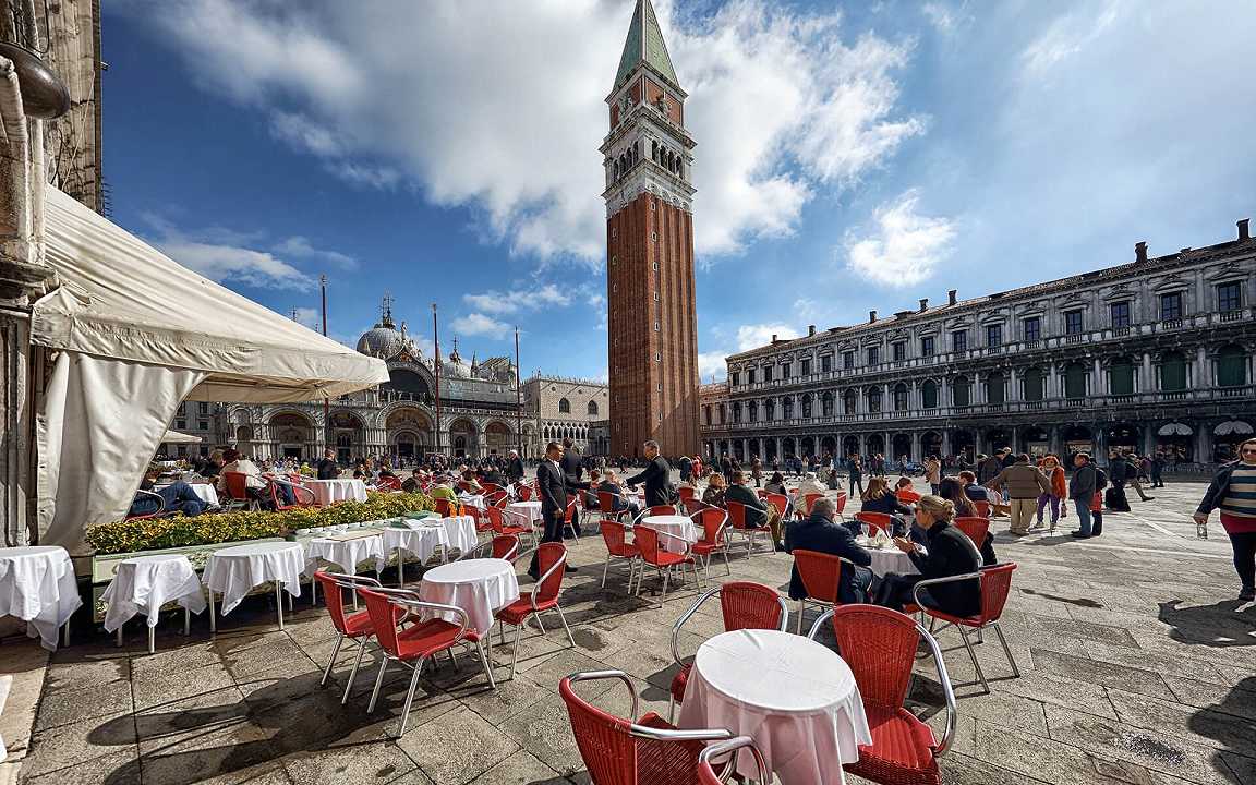 Venezia, apre in Piazza San Marco il primo caffè a gestione cinese