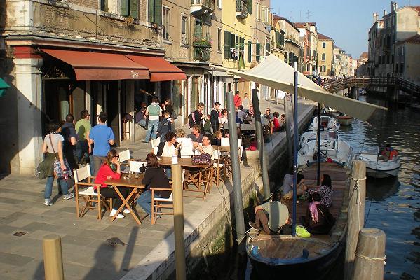 Venezia: come si trasforma un bacaro se l’ora dello spritz non esiste più