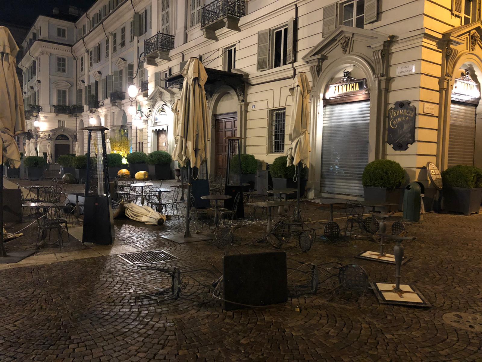 Ristorante Del Cambio; proteste contro il Dpcm