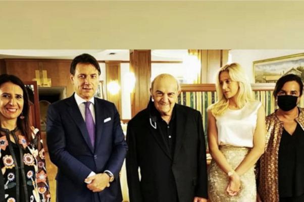 Giuseppe Conte al ristorante senza mascherina, la precisazione di Palazzo Chigi