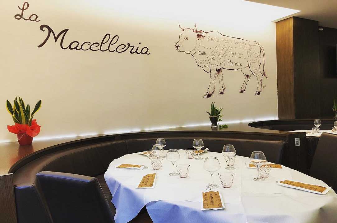 Pesaro, ristorante La Macelleria aperto con 90 persone a cena: multato