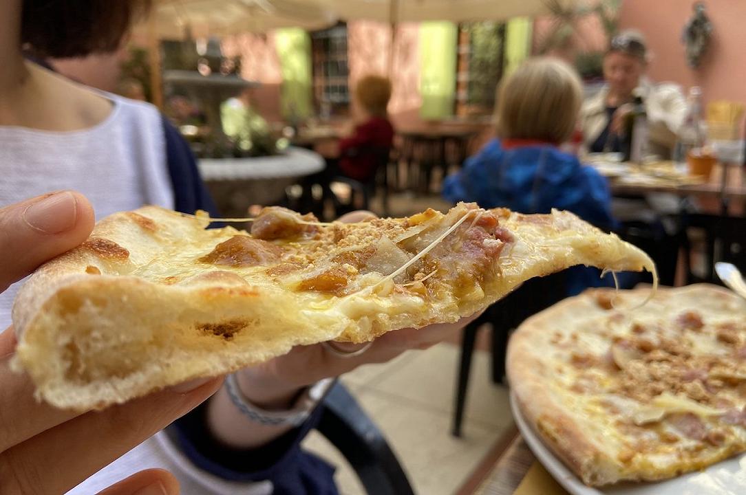 Pizzeria Alla Strega di Venezia, recensione: la pizza che consigliano i veneziani (e se c’è da fidarsi)