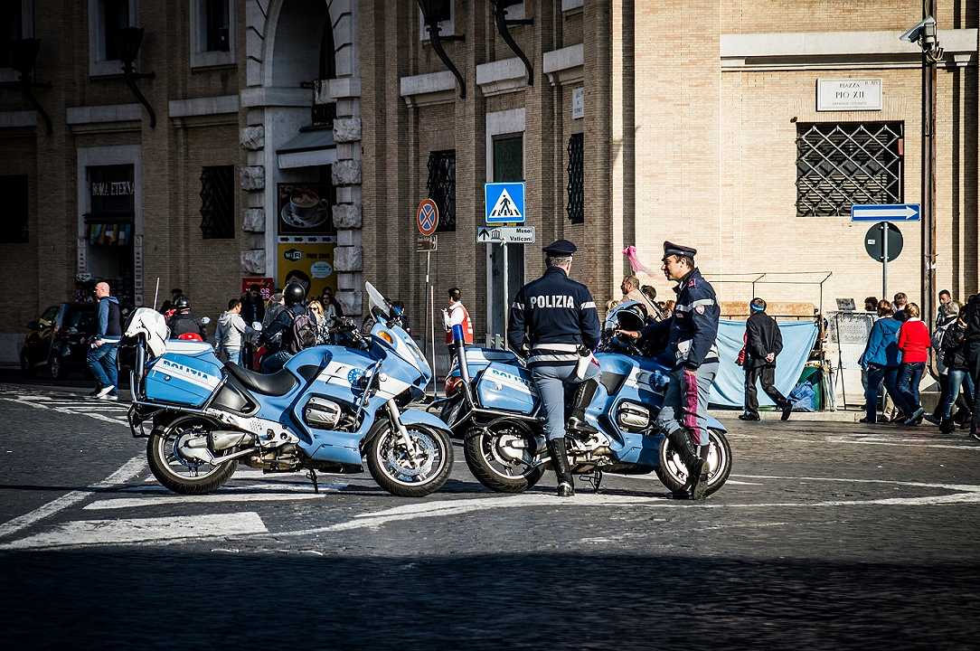 Salerno: locali multati e negozi chiusi per assembramenti e mancato rispetto degli orari