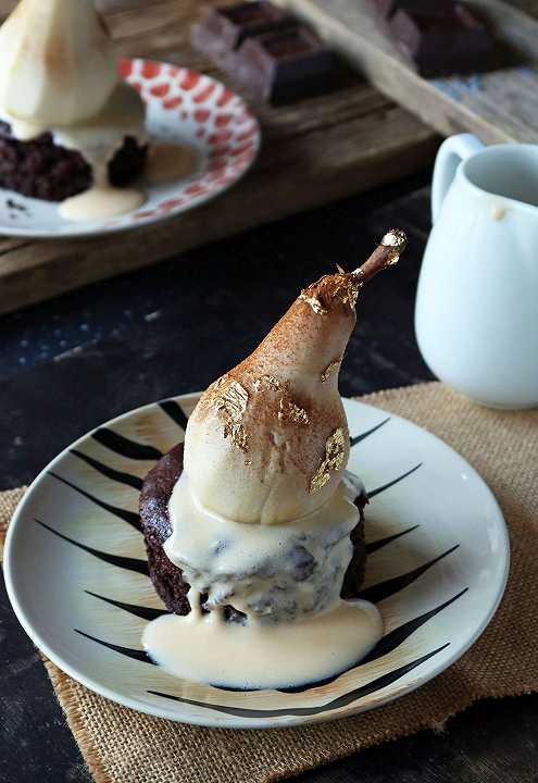 Torta tenerina al cioccolato e pere dell’Emilia Romagna IGP speziate con crema inglese