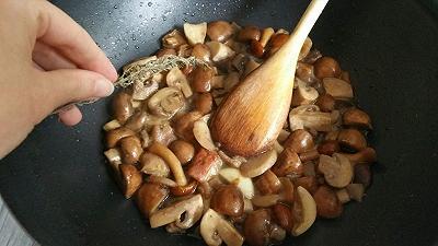 Rosolate i funghi freschi