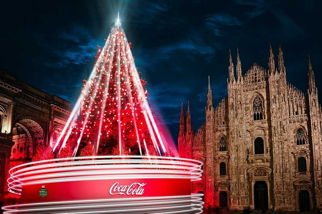 Coca Cola illumina l’albero di Natale in Piazza Duomo a Milano