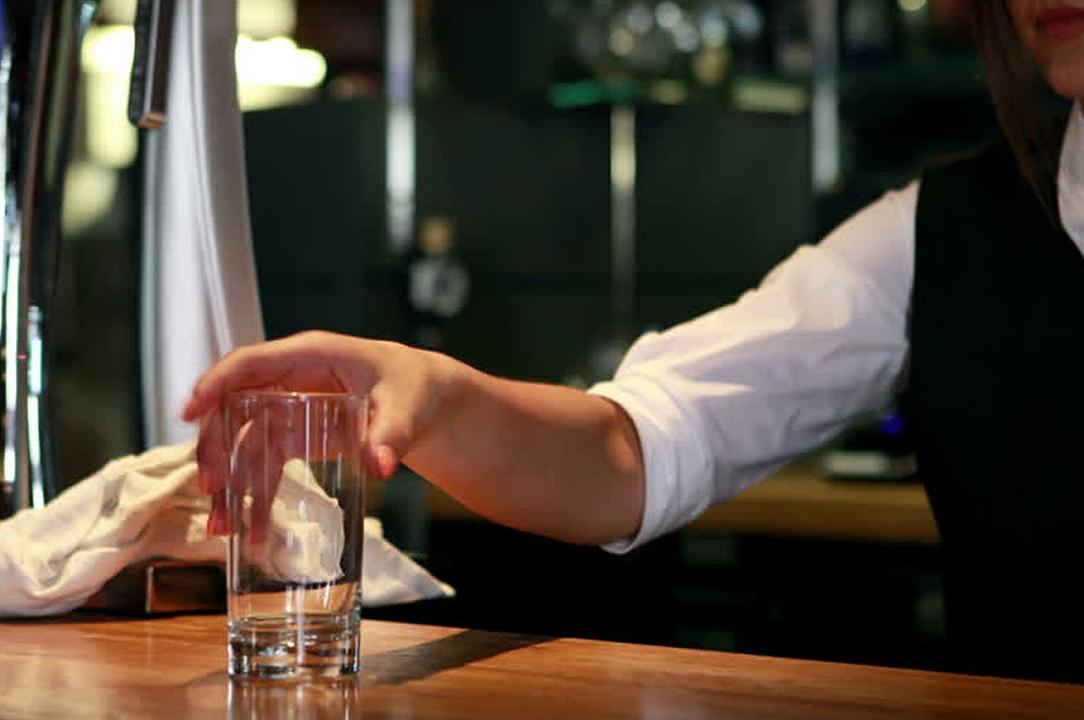 Mantova: bar multato perché aperto, ma stava offrendo acqua per una pastiglia