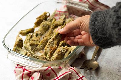 Metteteli su una teglia da forno e conditeli