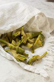 Pulite e lessate i carciofi