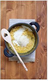 Mantecate il riso con il parmigiano e la fonduta