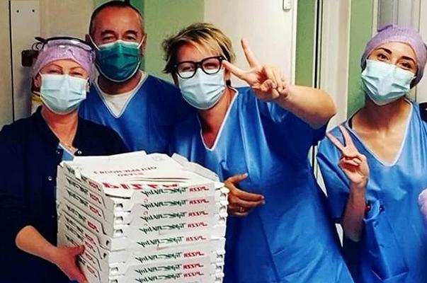 Ristoranti, l’appello dell’infermiere: “ora tocca a noi aiutarvi, ordiniamo delivery”.