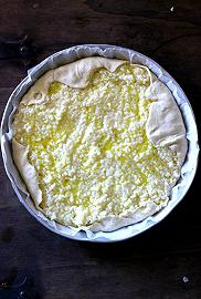 Bucherellate la pasta e versate il ripieno