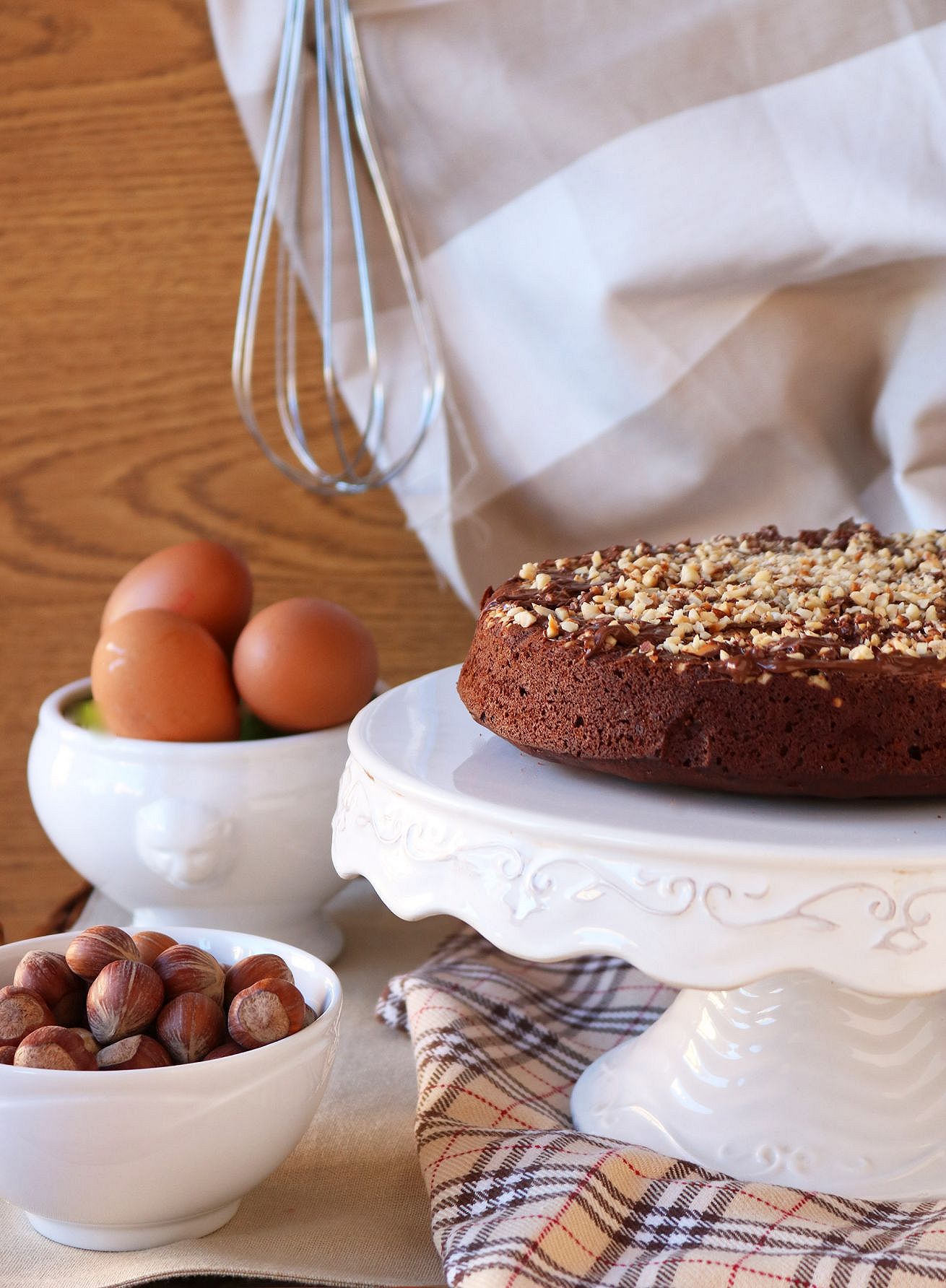 torta nocciole e cioccolato presentazione