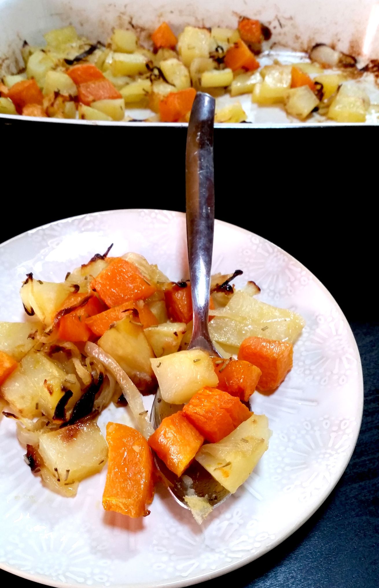 zucca patate e cipolle al forno piatto