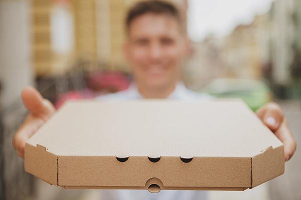 Ristoranti: la Legge di Bilancio 2021 riduce l’IVA di asporto e delivery al 10%