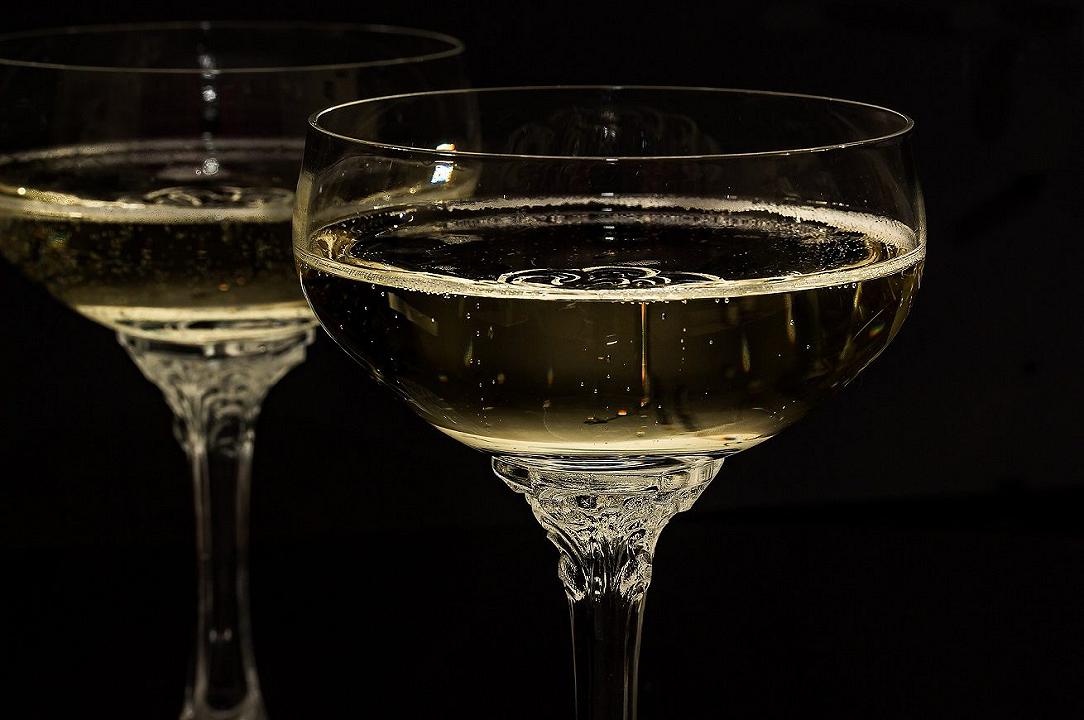 San Giuseppe Vesuviano: scoperta fabbrica di falso champagne Moet & Chandon