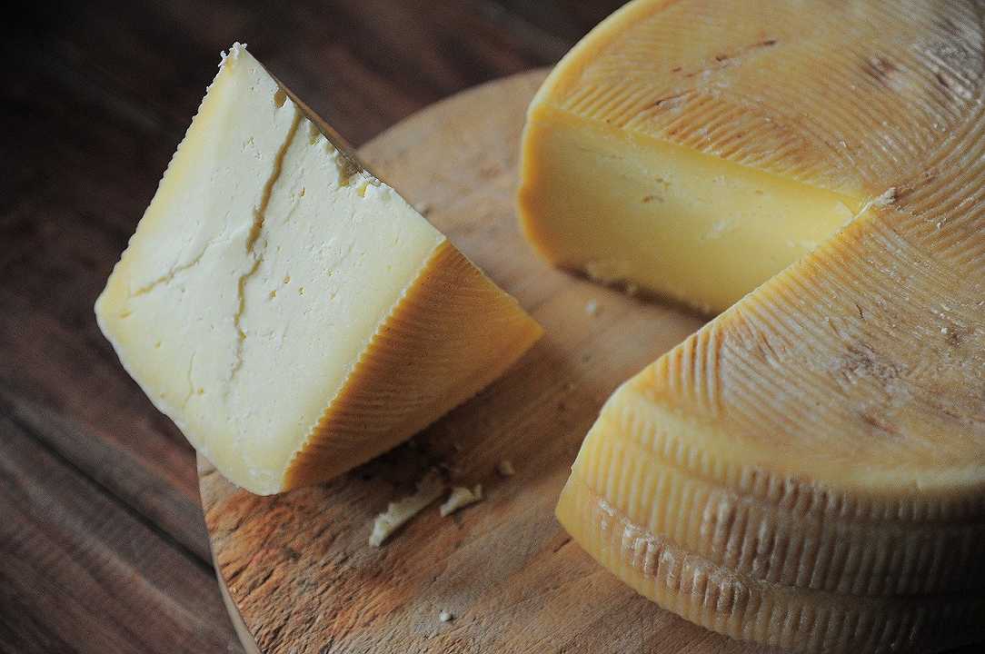 Vacanze 2021: il 53% degli italiani torna a casa con un prodotto tipico, soprattutto formaggio