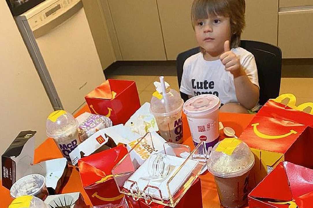 McDonald’s: bambino di 4 anni prende il telefono incustodito e ordina 100$ di cibo
