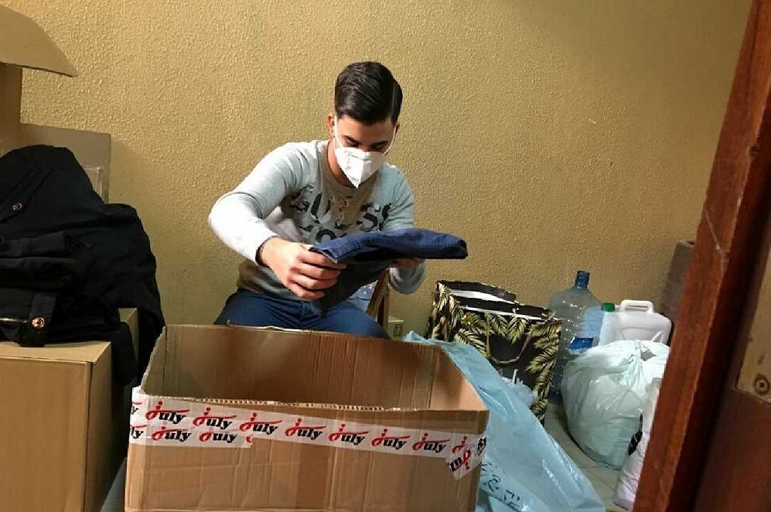 Palermo: minorenne trascorre il Natale donando cibo ai bisognosi