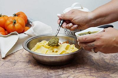 Lavate e tagliate i pomodori