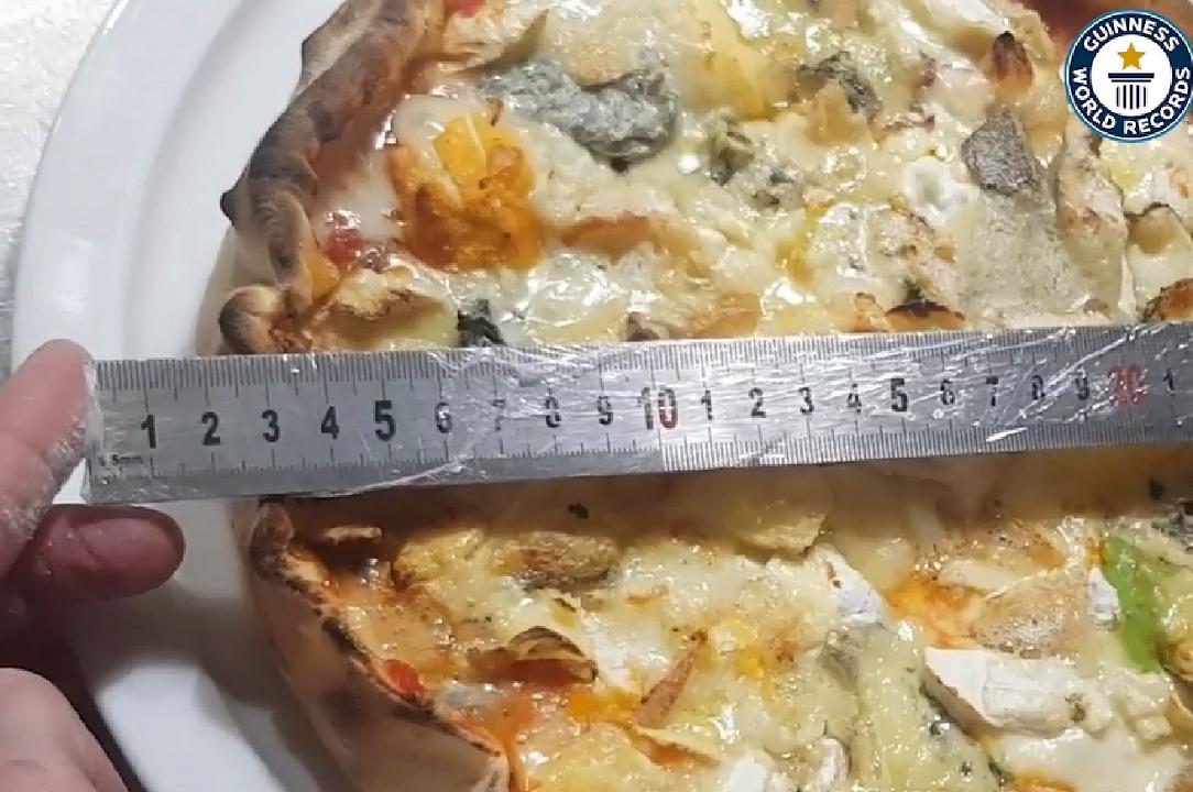 Pizza da Guinness: ha 254 formaggi e viene dalla Francia