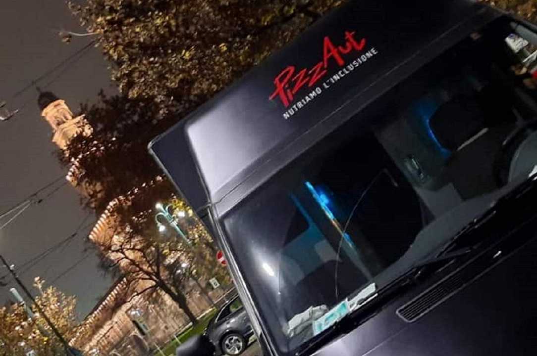 PizzAut, Milano: paga 2 pizze 10mila dollari come segno di solidarietà