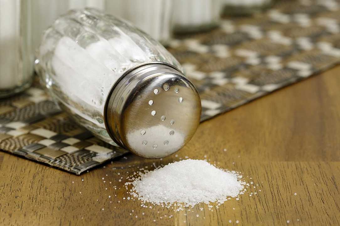 Alimentazione: in Italia diminuito il consumo di sale, i dati dell’ISS