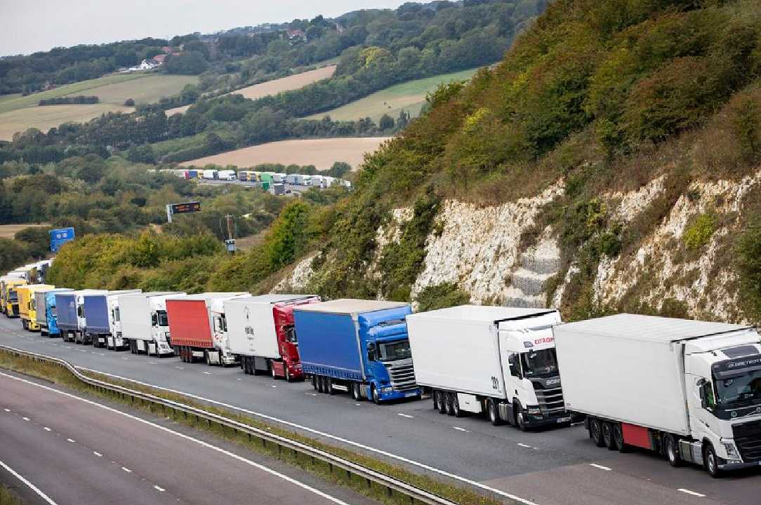 UK: 30km di coda per importare scorte alimentari prima della Brexit