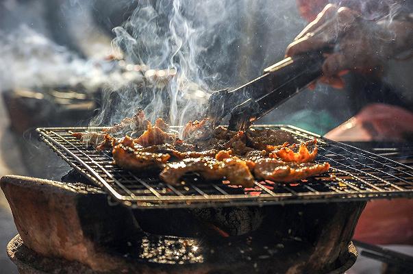 Firenze, accende il barbecue e causa un incendio di 4000 metri quadrati