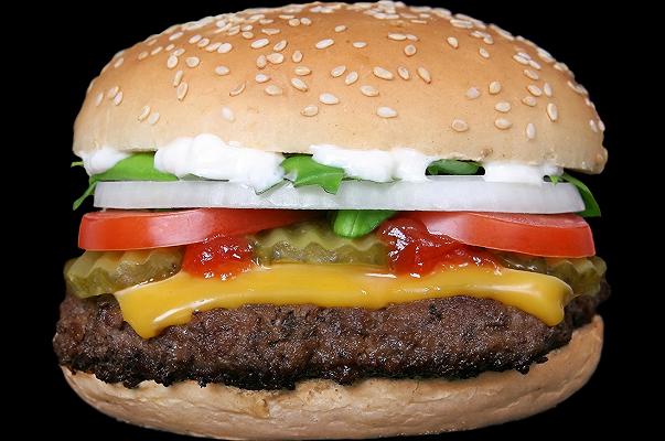 McDonald’s dona più di 2mila cheeseburger al Banco Alimentare in Piemonte